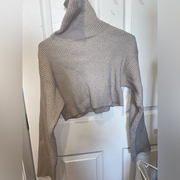 White Turtleneck sweater - Picture 2 of 5